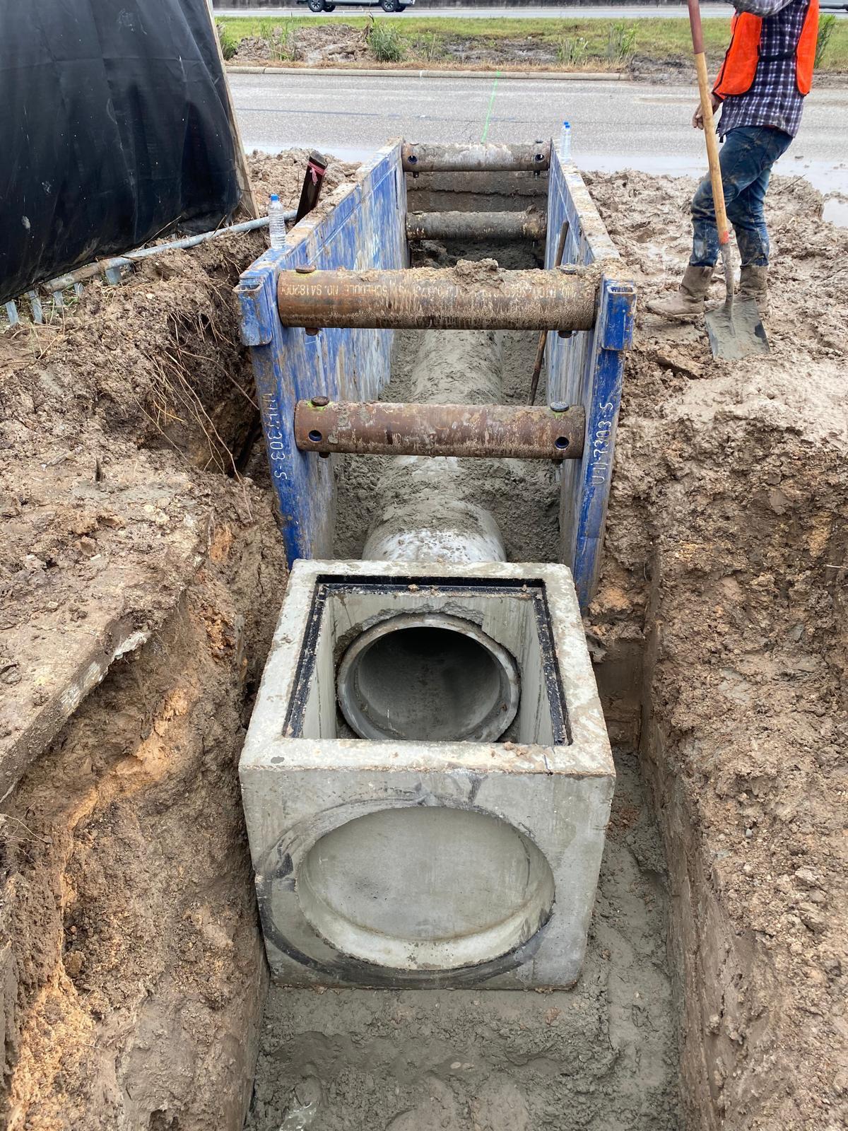 Manhole Pipe Connection Trench Box